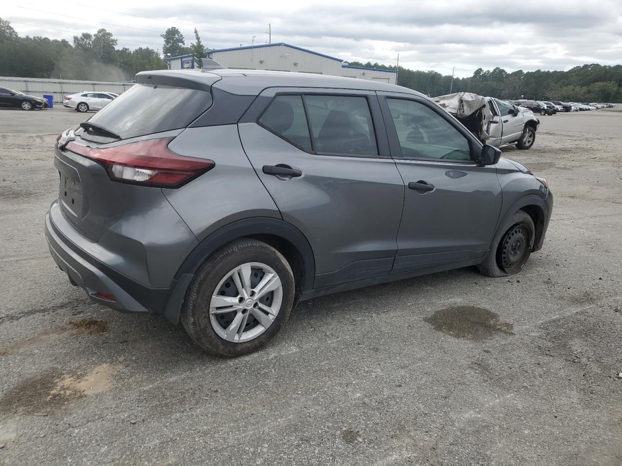 NISSAN KICKS S