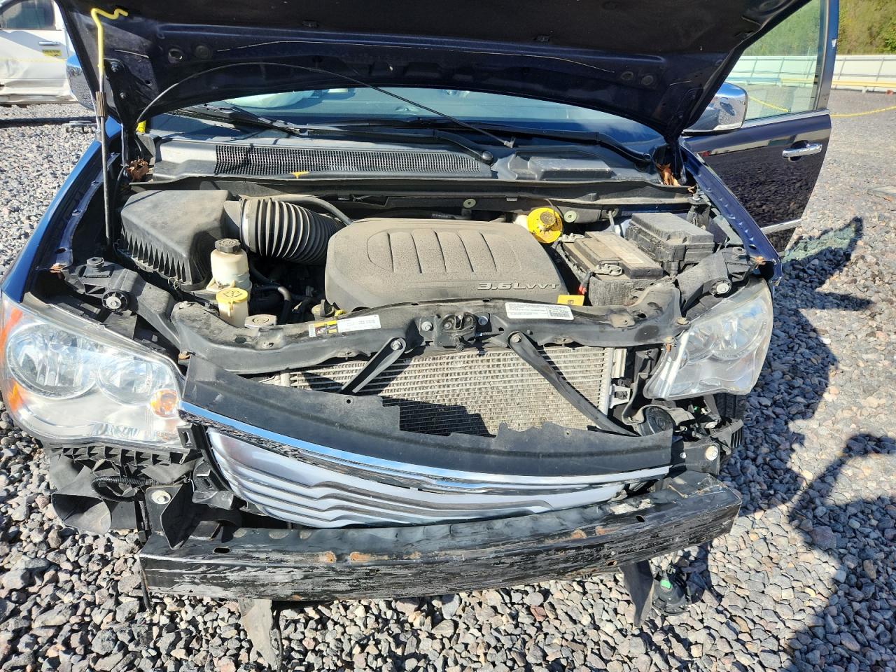 CHRYSLER TOWN & COUNTRY TOURING L