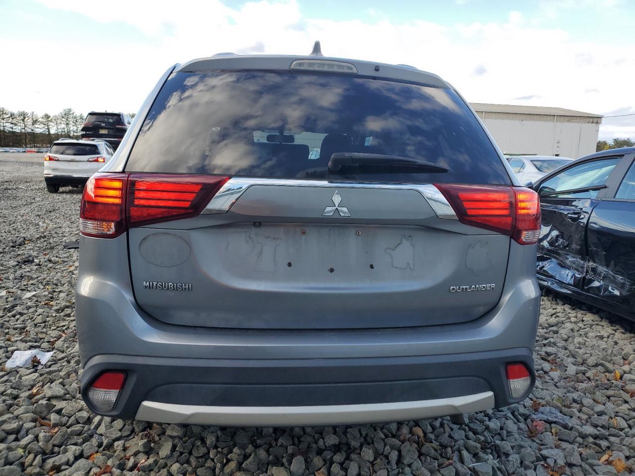 MITSUBISHI OUTLANDER ES