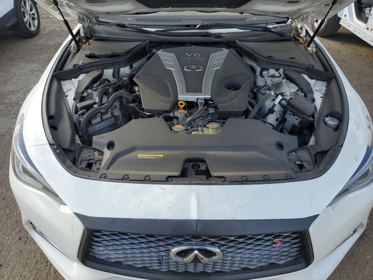 INFINITI Q60 RED SPORT 400