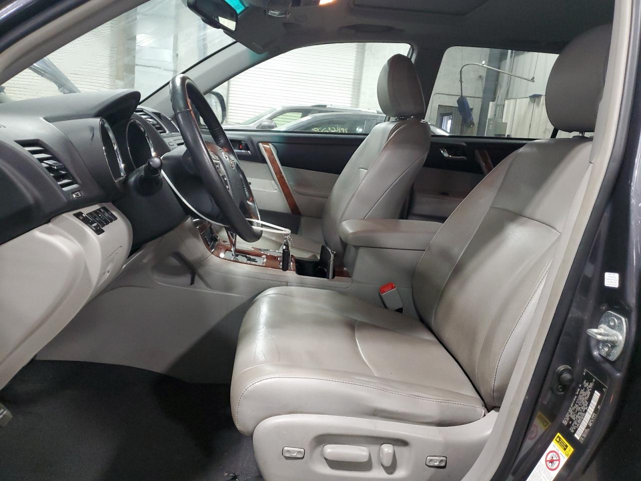 TOYOTA HIGHLANDER LIMITED