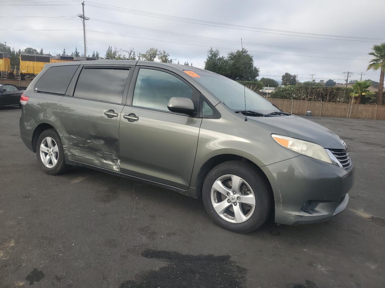 TOYOTA SIENNA BASE