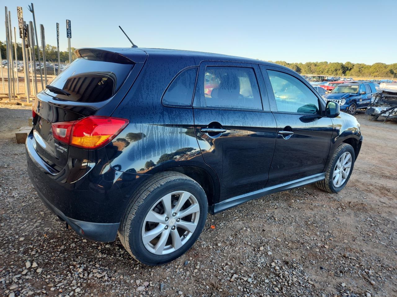 MITSUBISHI OUTLANDER ES