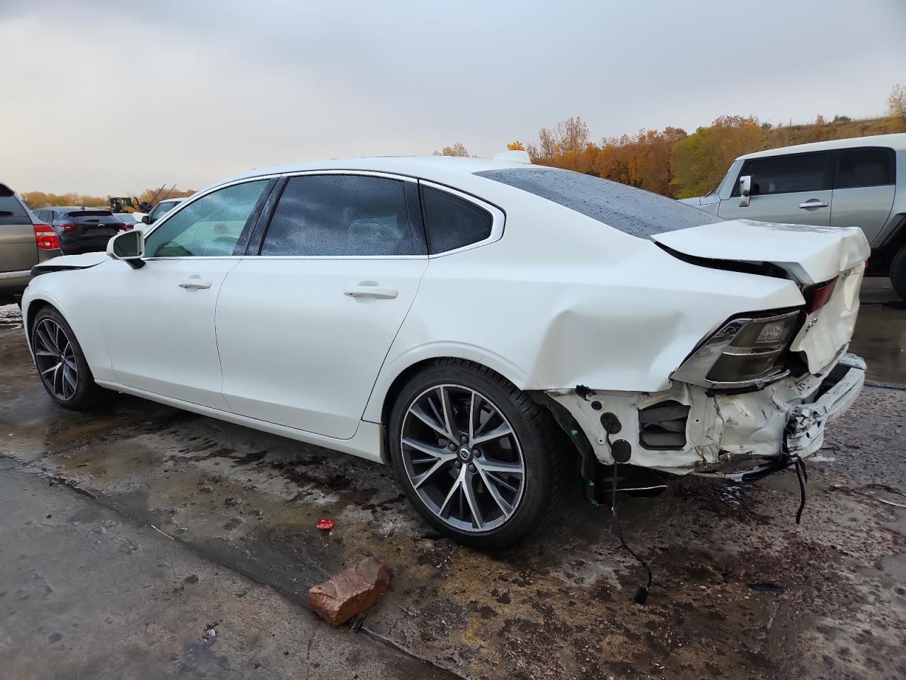 VOLVO S90 T5 MOMENTUM