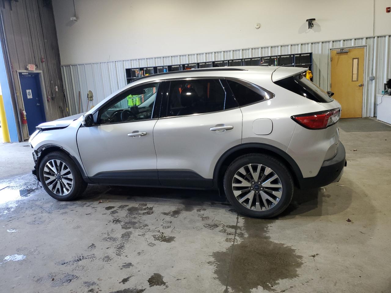 FORD ESCAPE TITANIUM