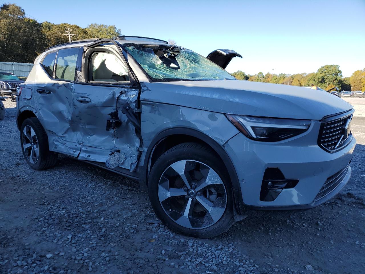 VOLVO XC40 PLUS