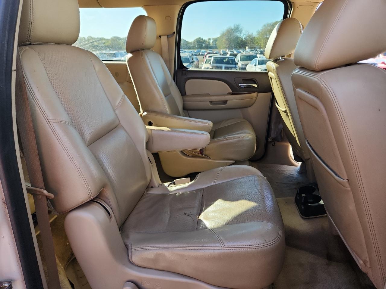 CHEVROLET SUBURBAN C1500 LTZ