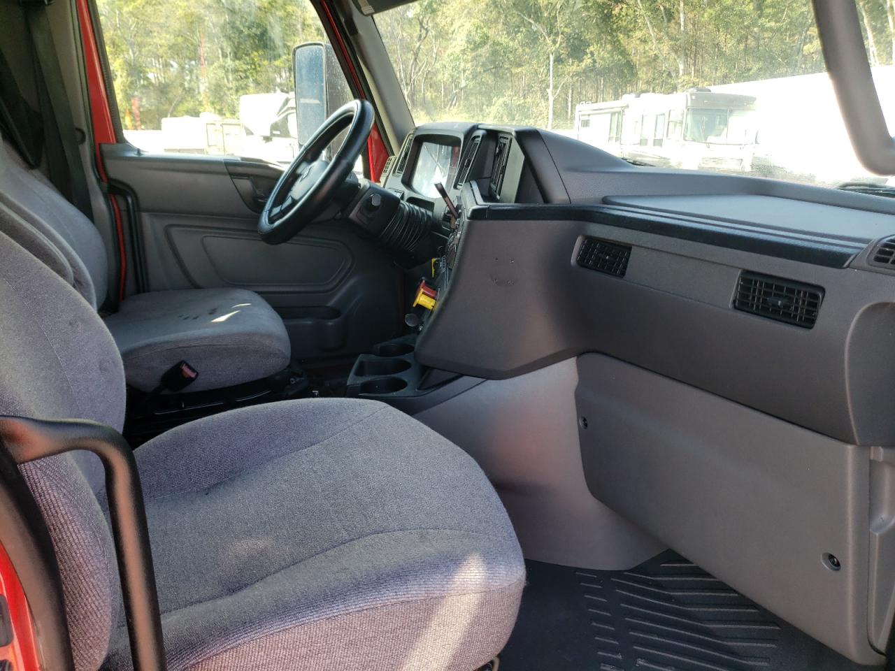 Lot #3310417964 2018 INTERNATIONAL LT625