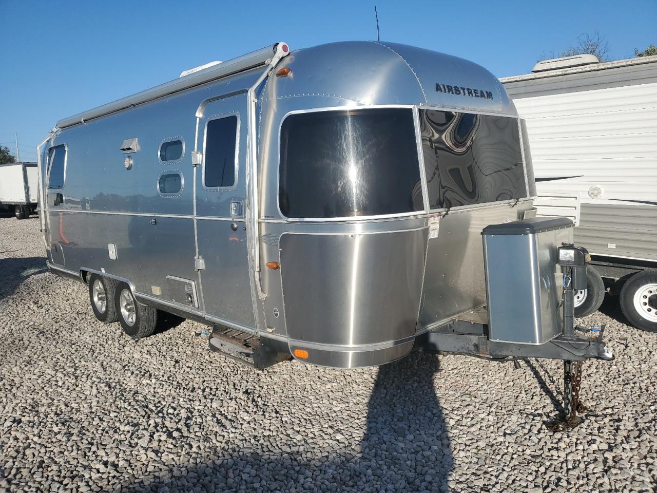 Lot #3274647816 2015 AIRSTREAM FLYING CLO