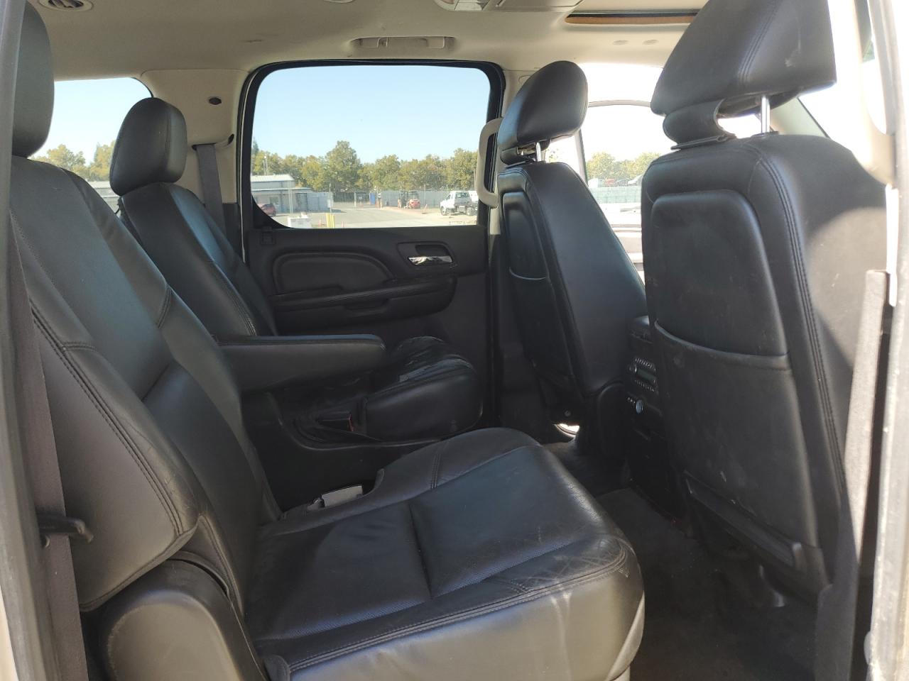 CADILLAC ESCALADE ESV LUXURY