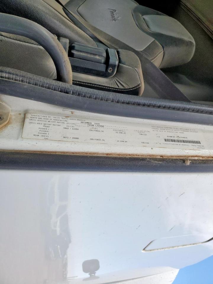 Lot #3308271213 2020 VOLVO VNR