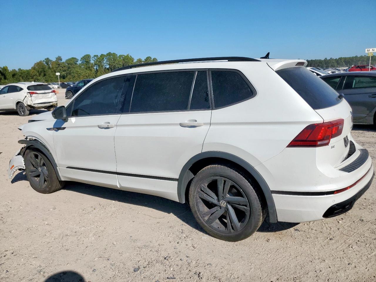 VOLKSWAGEN TIGUAN SE R-LINE BLACK