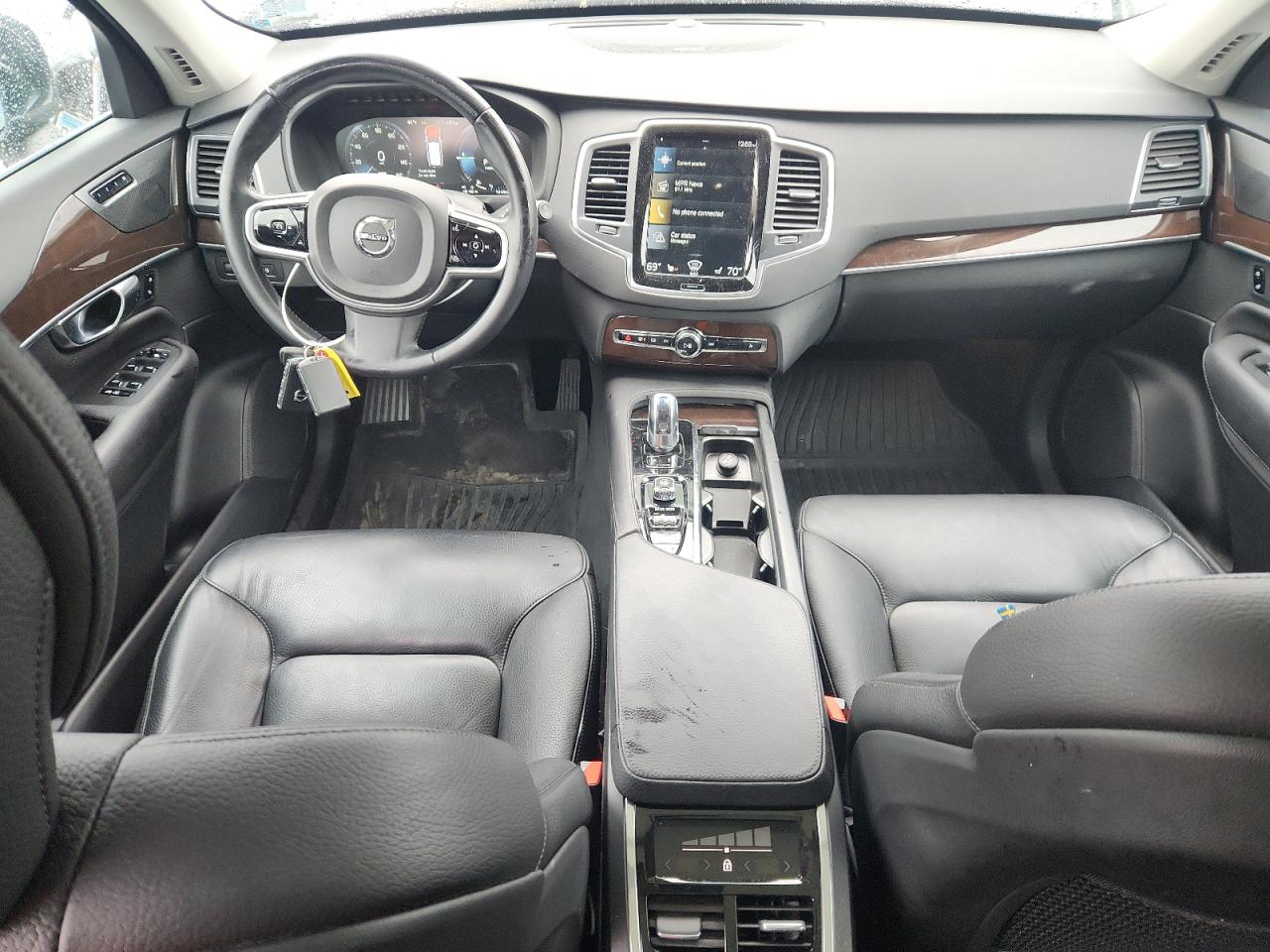 VOLVO XC90 T8 MOMENTUM