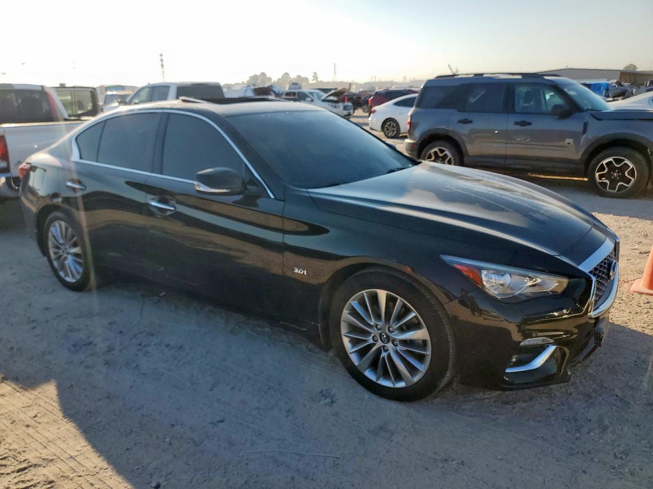 INFINITI Q50 LUXE