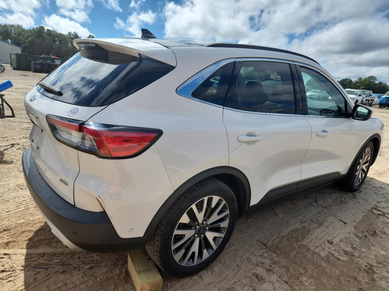 FORD ESCAPE TITANIUM