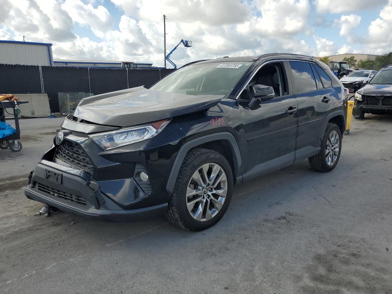 TOYOTA RAV4 XLE PREMIUM