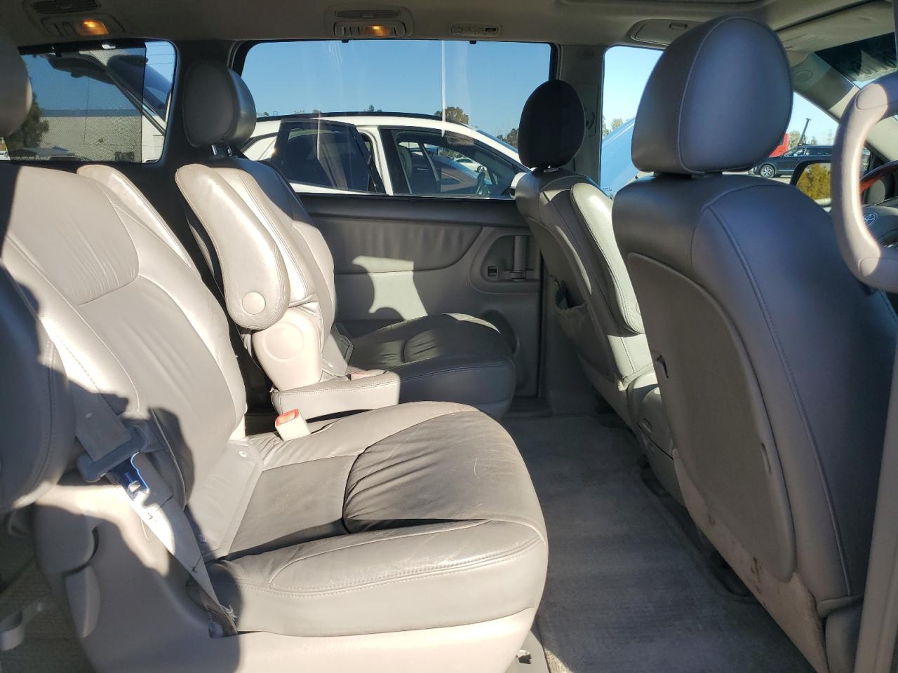 Lot #3302849886 2005 TOYOTA SIENNA XLE