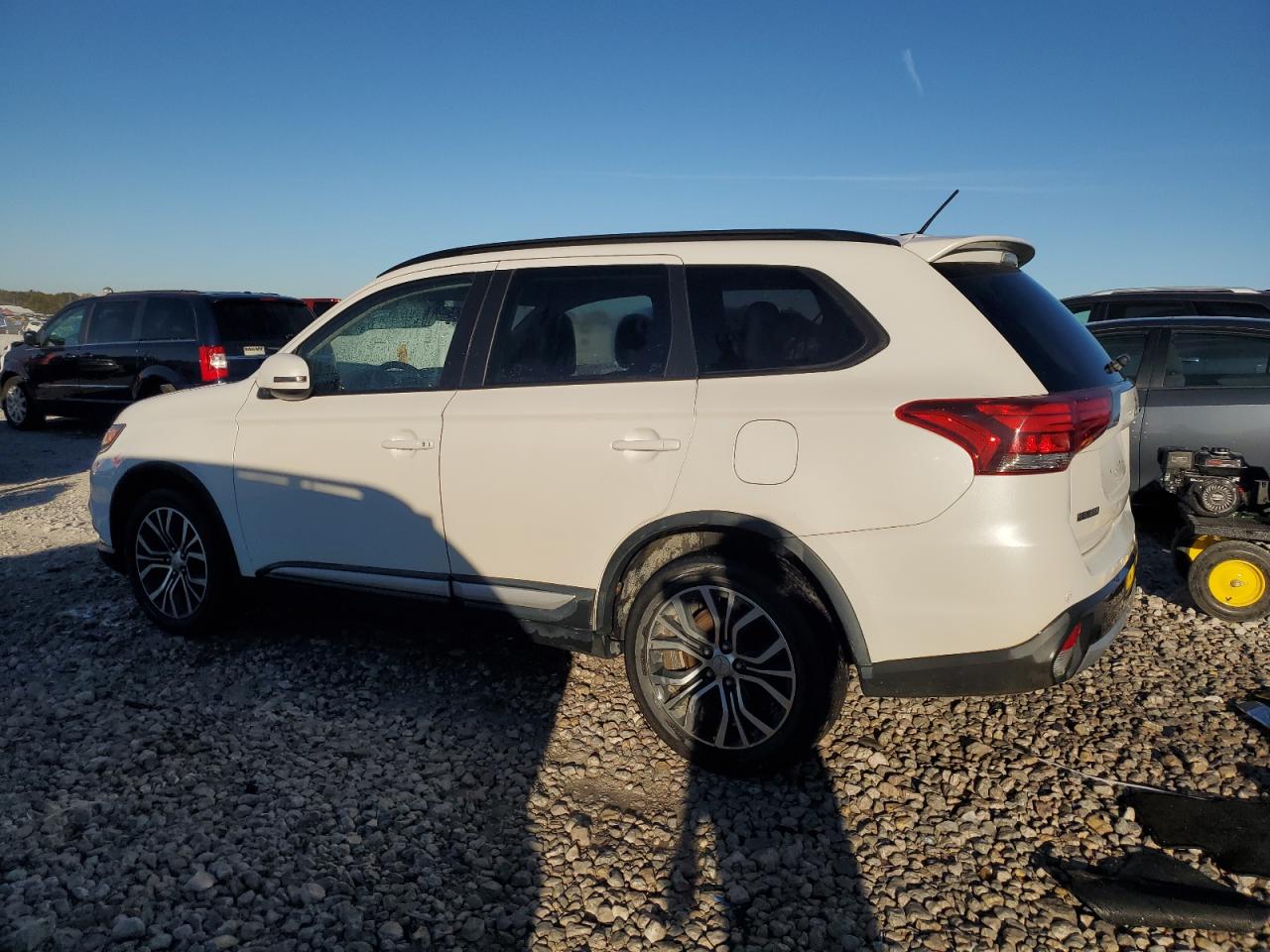 MITSUBISHI OUTLANDER SE