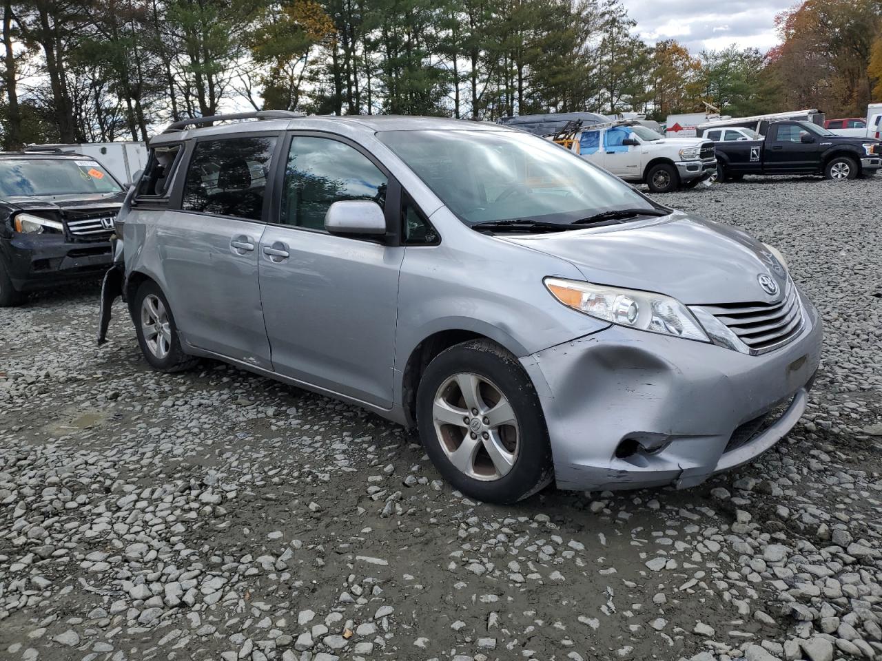 Lot #3285779672 2017 TOYOTA SIENNA LE