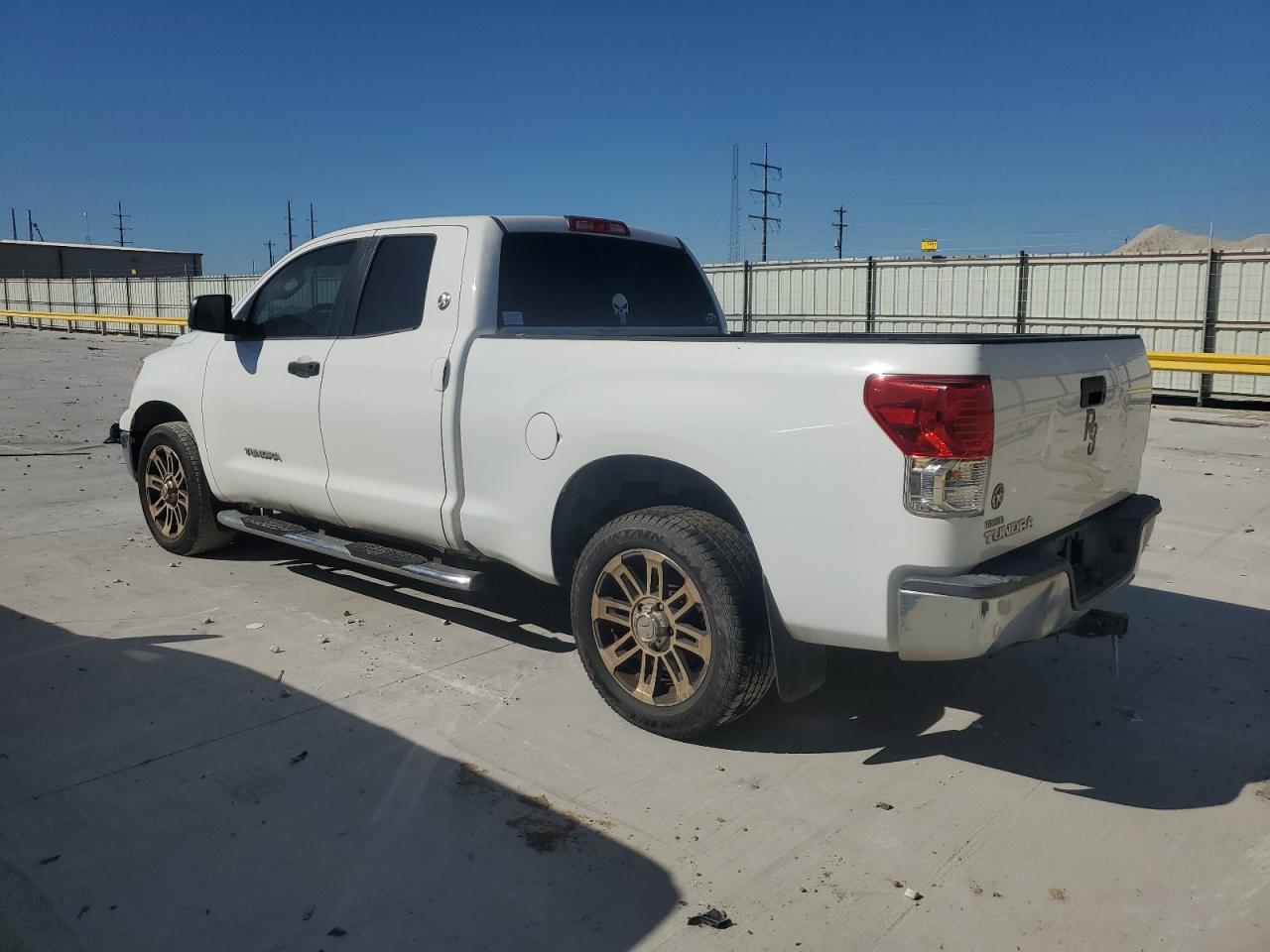 TOYOTA TUNDRA DOUBLE CAB SR5