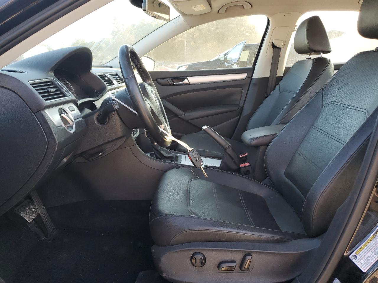 VOLKSWAGEN PASSAT SE