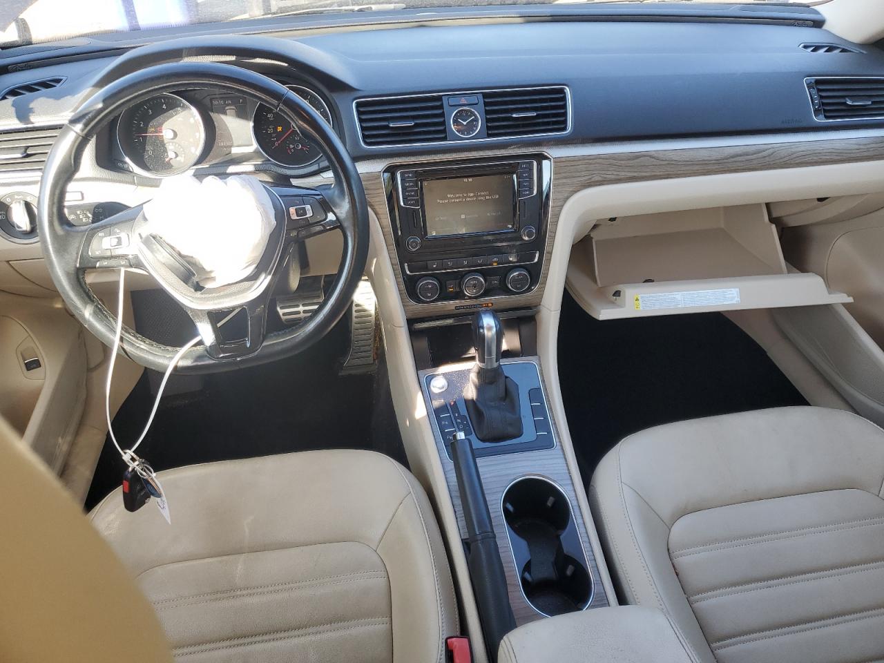 VOLKSWAGEN PASSAT SEL PREMIUM