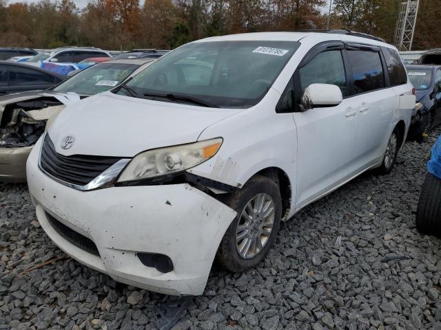TOYOTA SIENNA LE