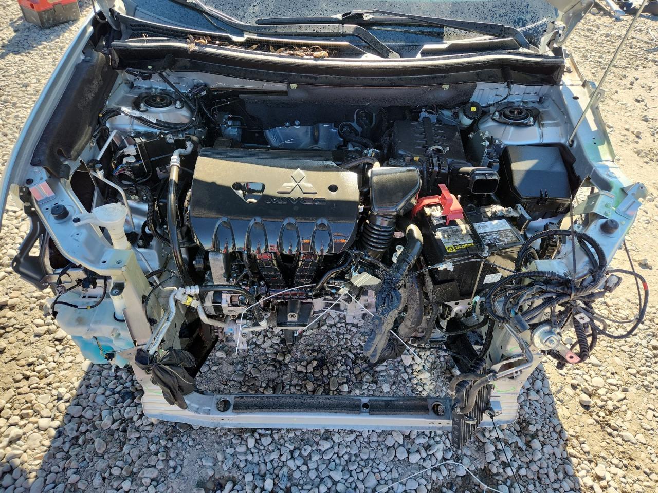 MITSUBISHI OUTLANDER SE