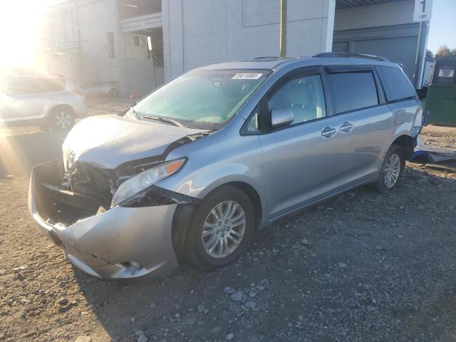 Global Auto Auctions: 2011 TOYOTA SIENNA XLE