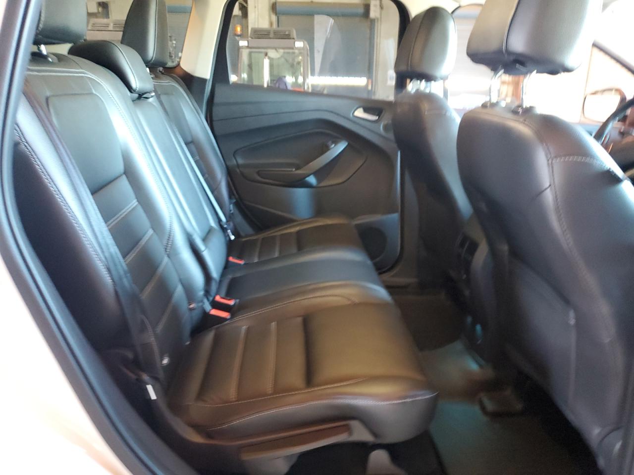 FORD ESCAPE TITANIUM