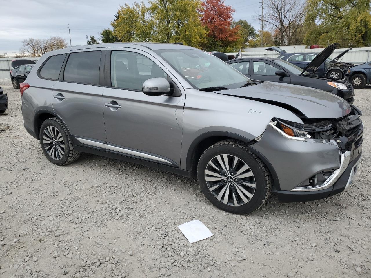 MITSUBISHI OUTLANDER SE