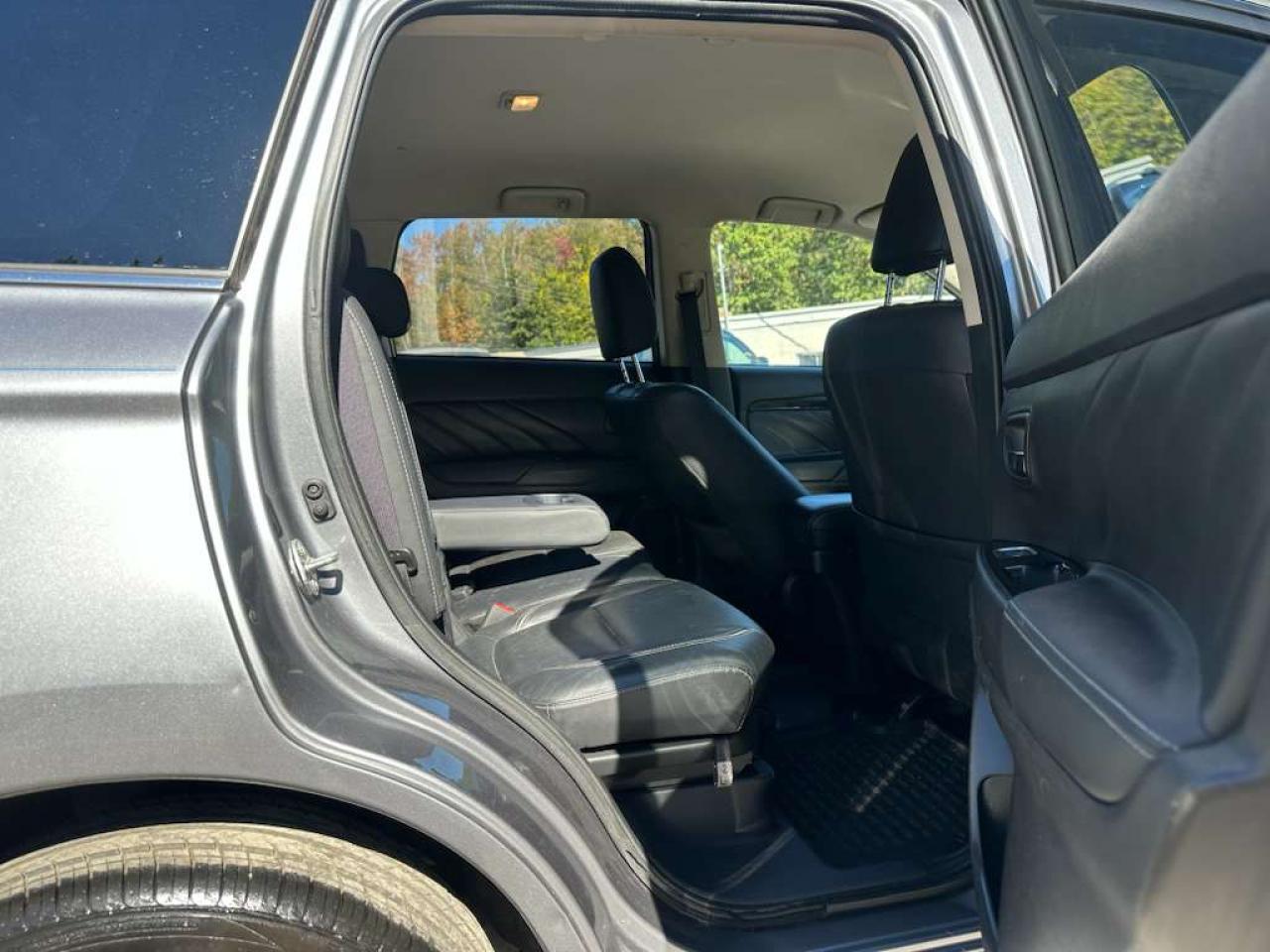 MITSUBISHI OUTLANDER SE