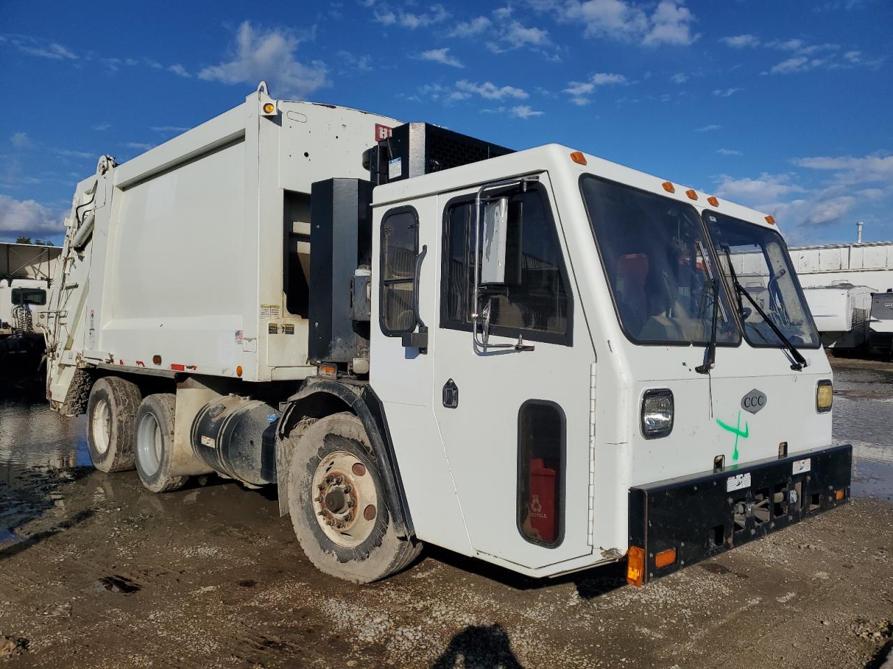 Lot #3281434983 2012 CRANE CARRIER LOW ENTRY