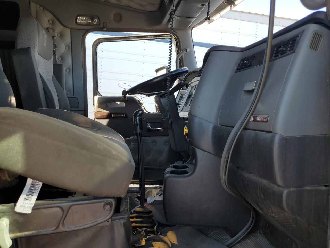 Lot #3290224210 2015 KENWORTH T600