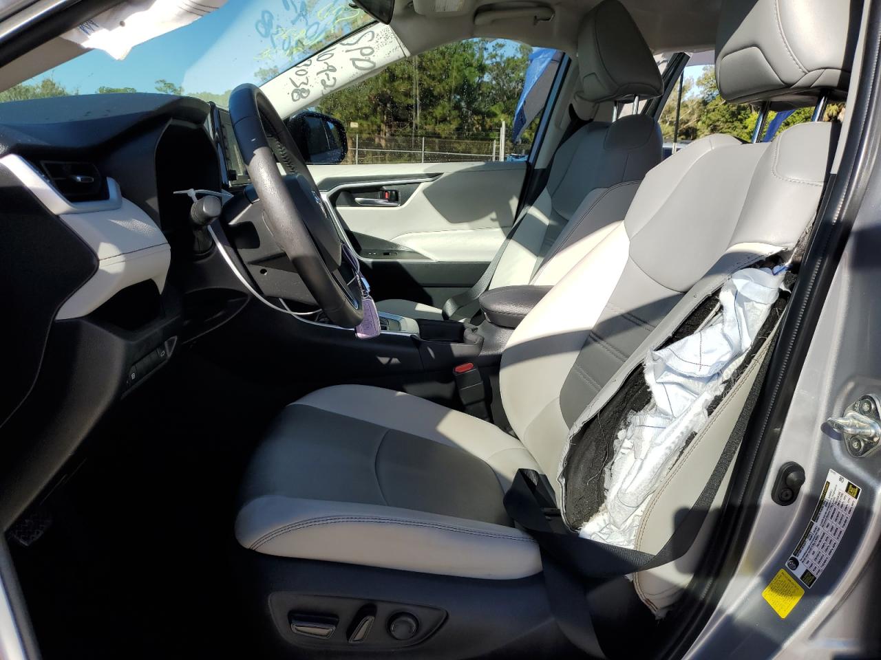 TOYOTA RAV4 XLE PREMIUM