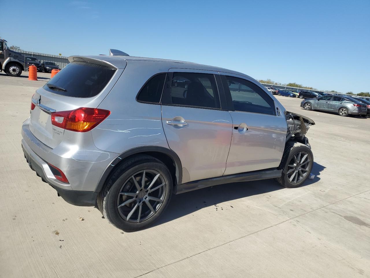 MITSUBISHI OUTLANDER ES