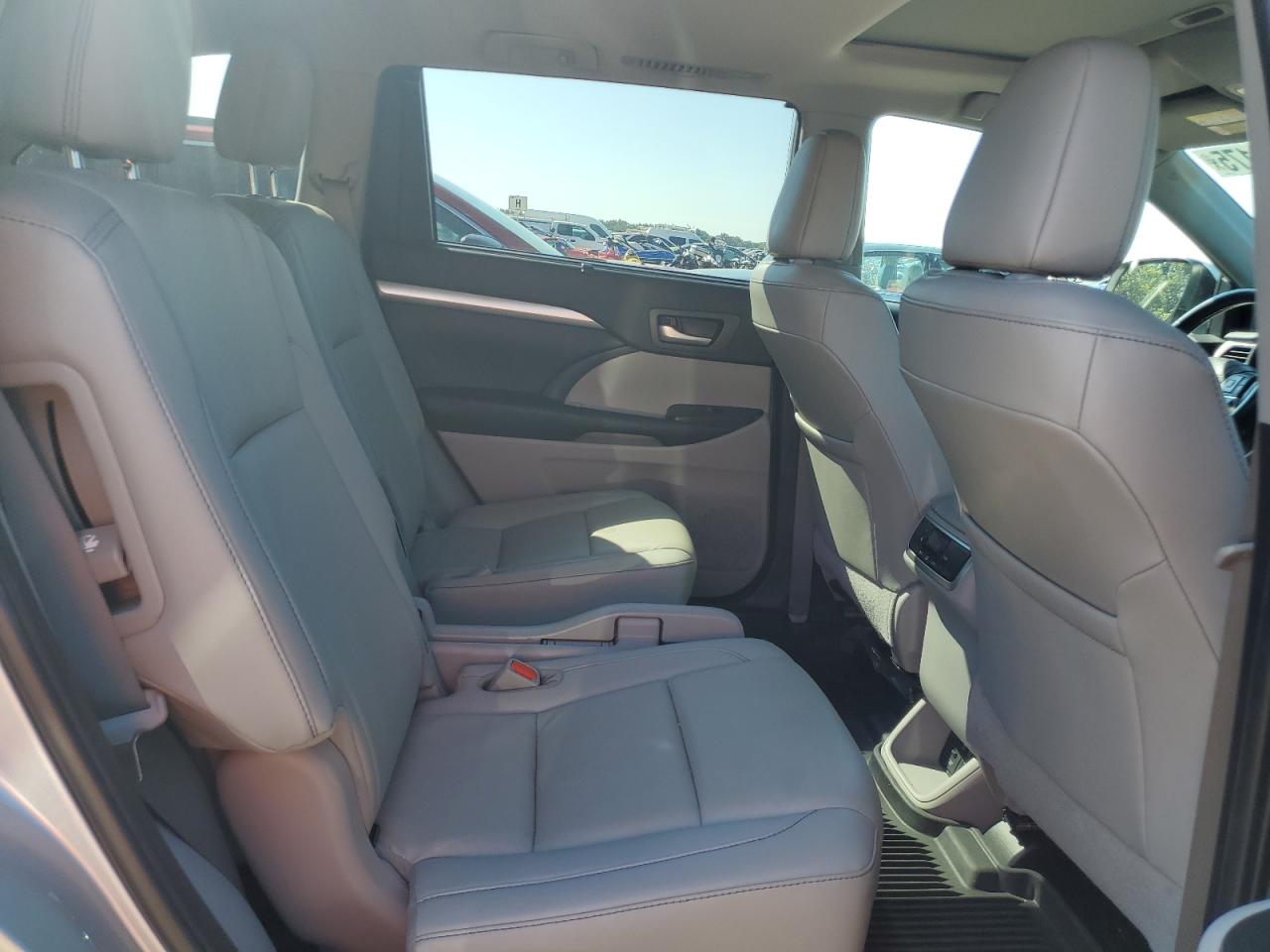 TOYOTA HIGHLANDER SE