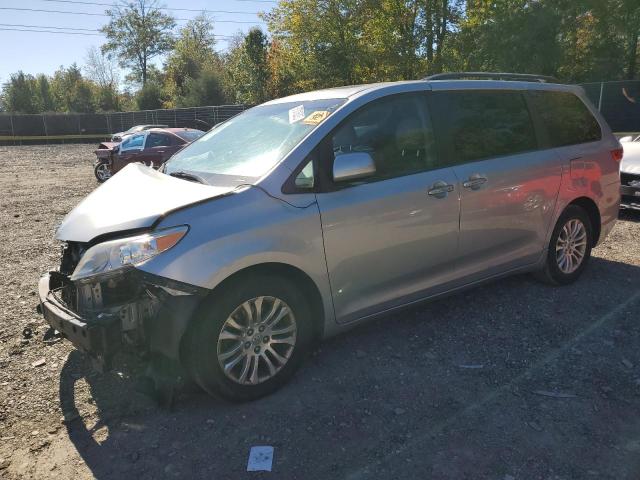 TOYOTA SIENNA XLE