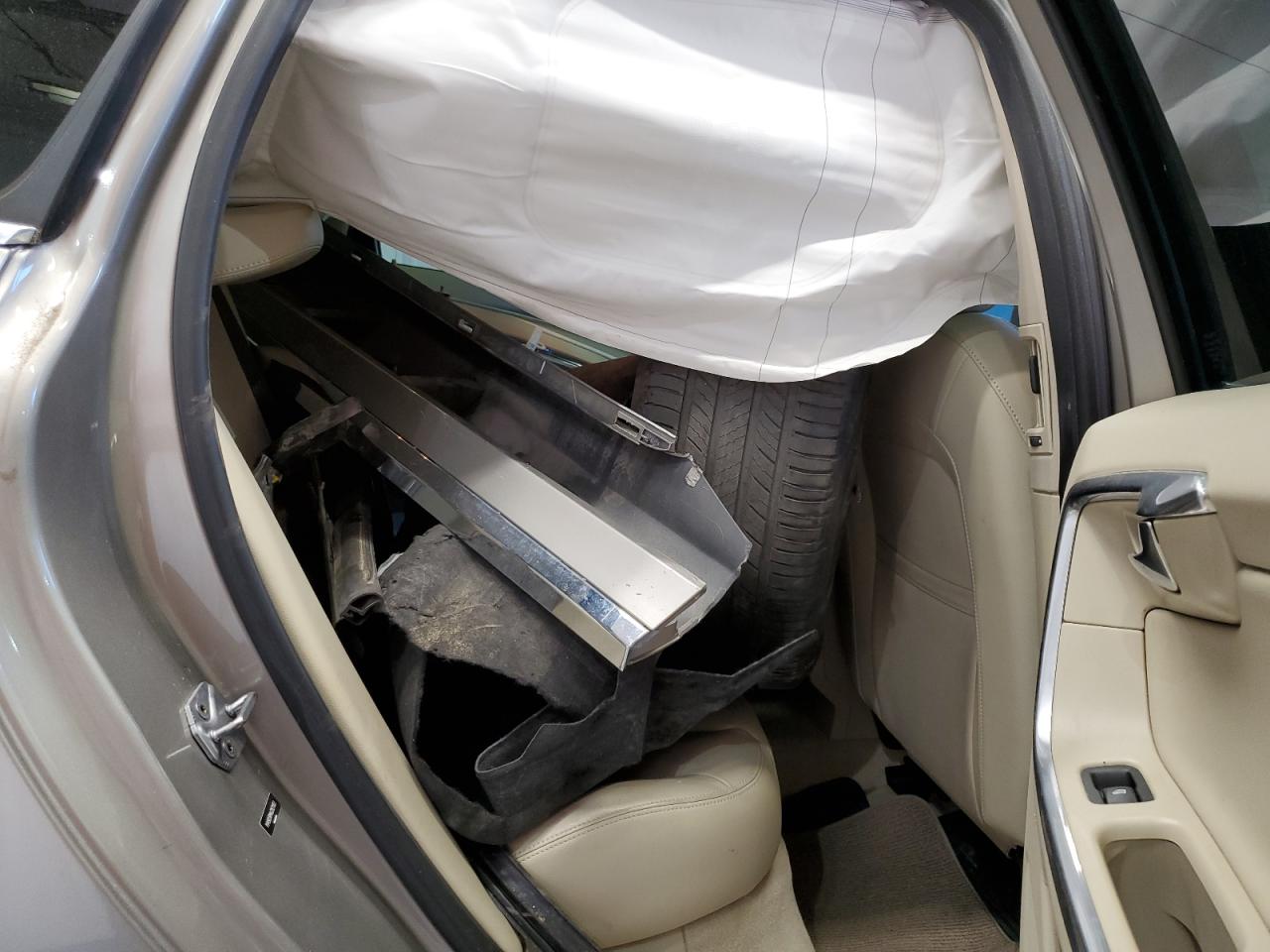 VOLVO XC60 T6 PLATINUM