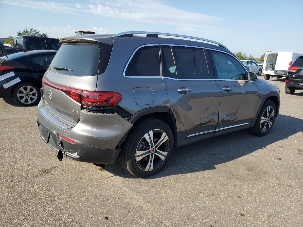 MERCEDES-BENZ EQB 300 4MATIC