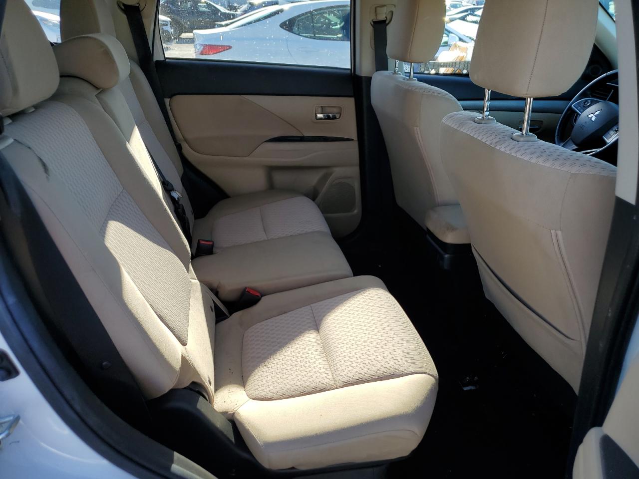 MITSUBISHI OUTLANDER SE