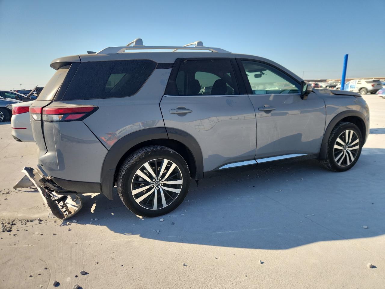 NISSAN PATHFINDER PLATINUM