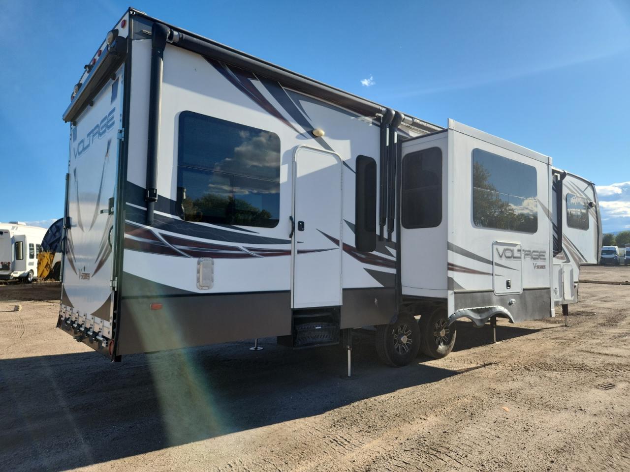 Lot #3273986780 2015 KEYSTONE TOY HAULER SERIES M-