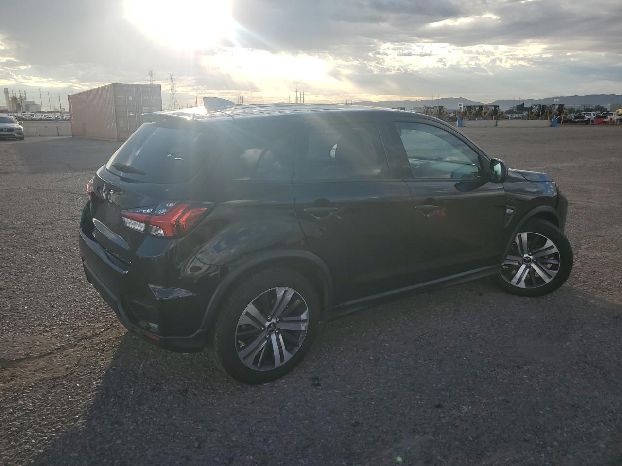 MITSUBISHI OUTLANDER ES