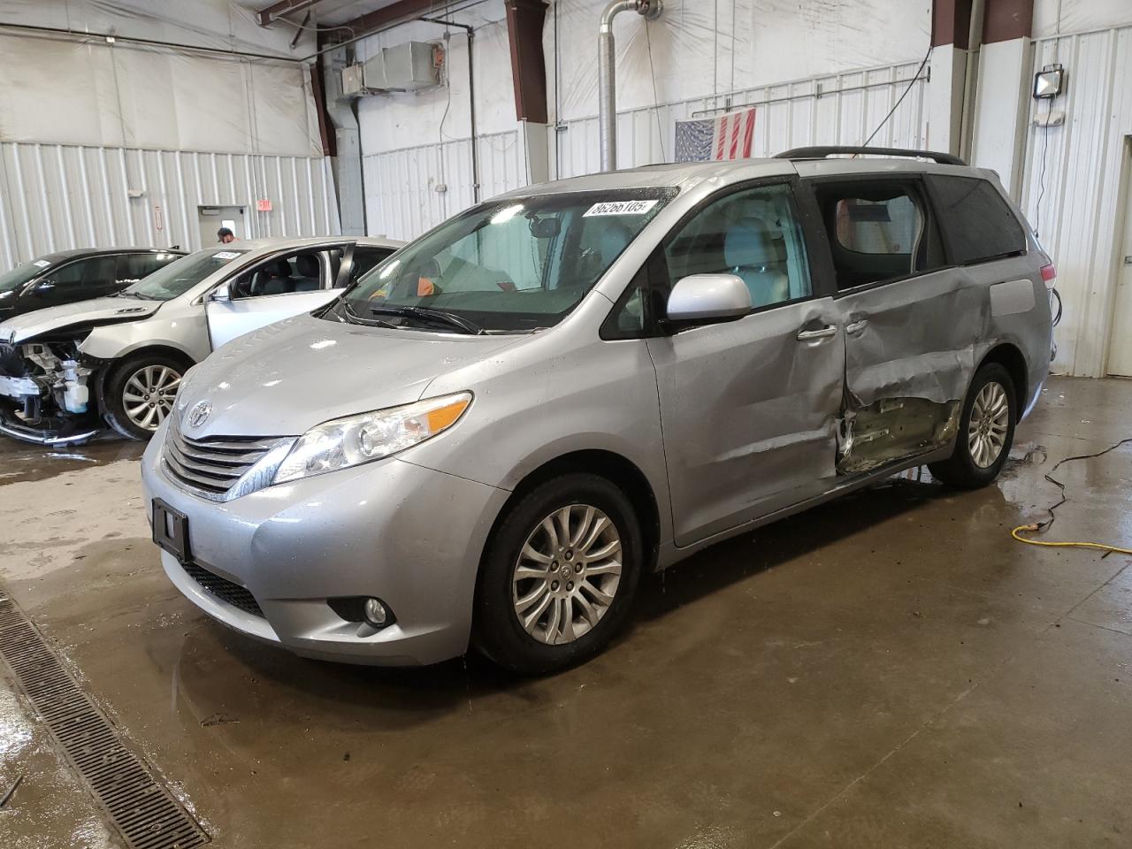 TOYOTA SIENNA XLE