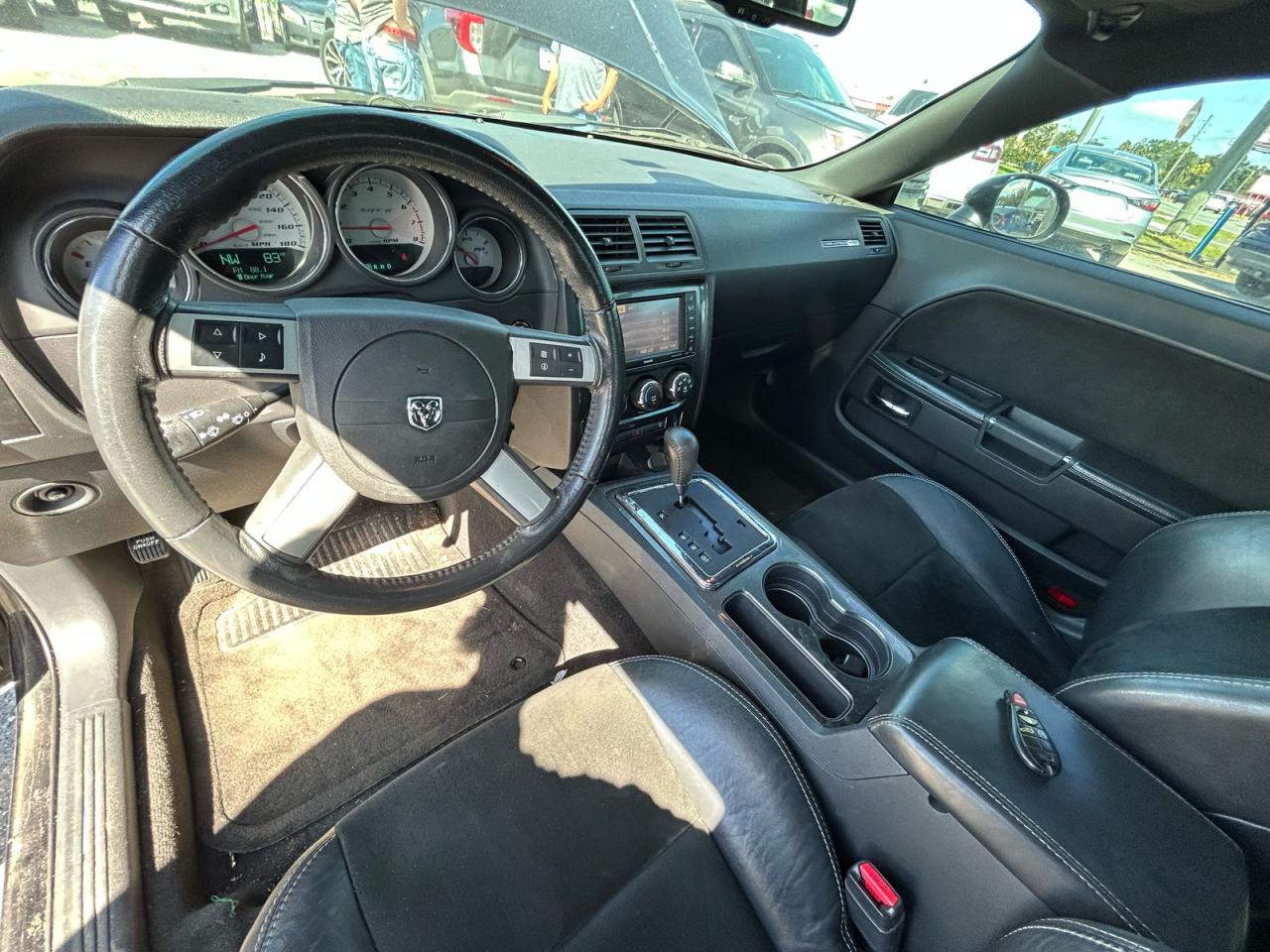 DODGE CHALLENGER SRT-8