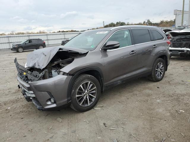 2019 TOYT HIGHLANDER LE FWD #3305571078