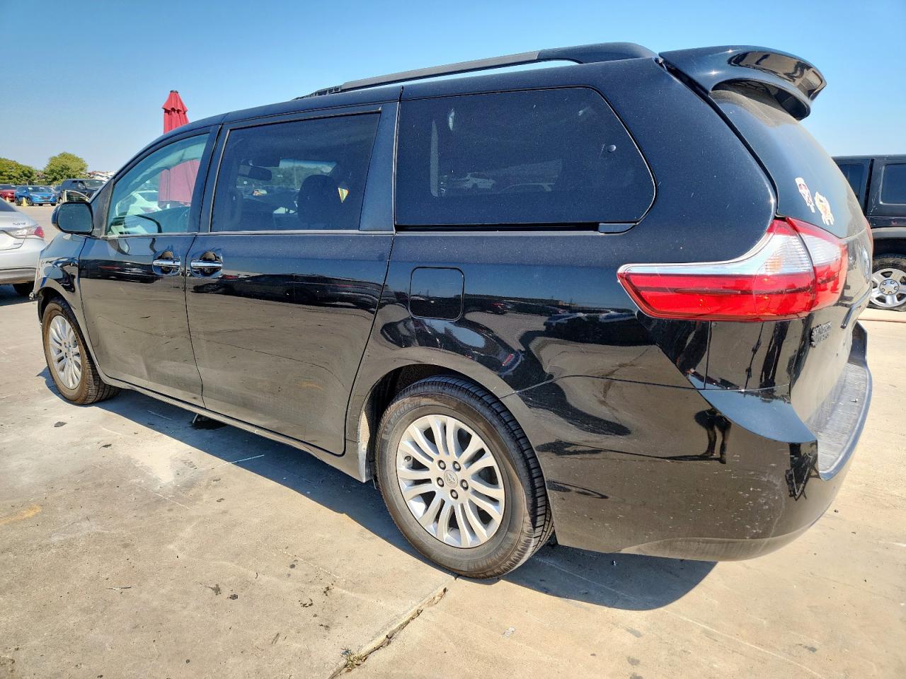 TOYOTA SIENNA XLE