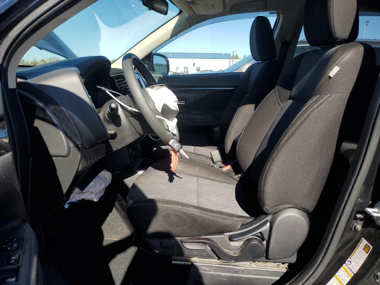 MITSUBISHI OUTLANDER SE