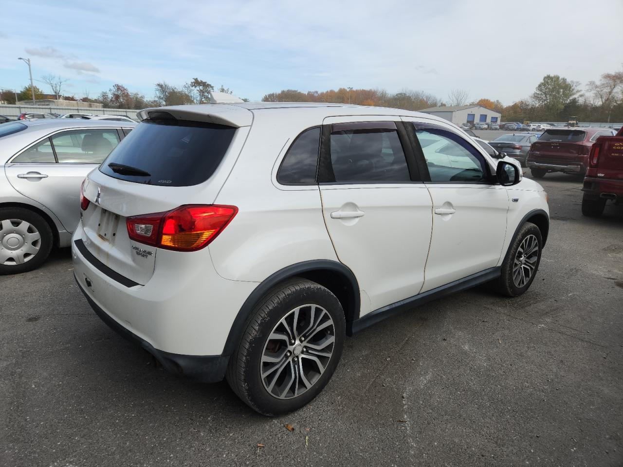 MITSUBISHI OUTLANDER ES